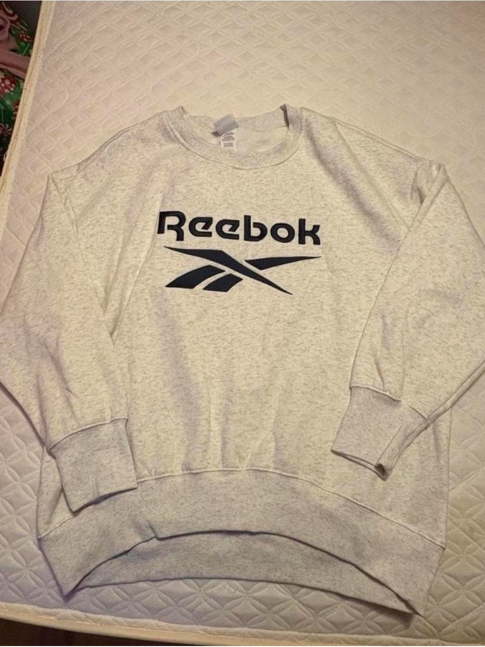 New with tagsReebok woman’s Crewneck Sweatshirt in Heather Gray with Black Logo